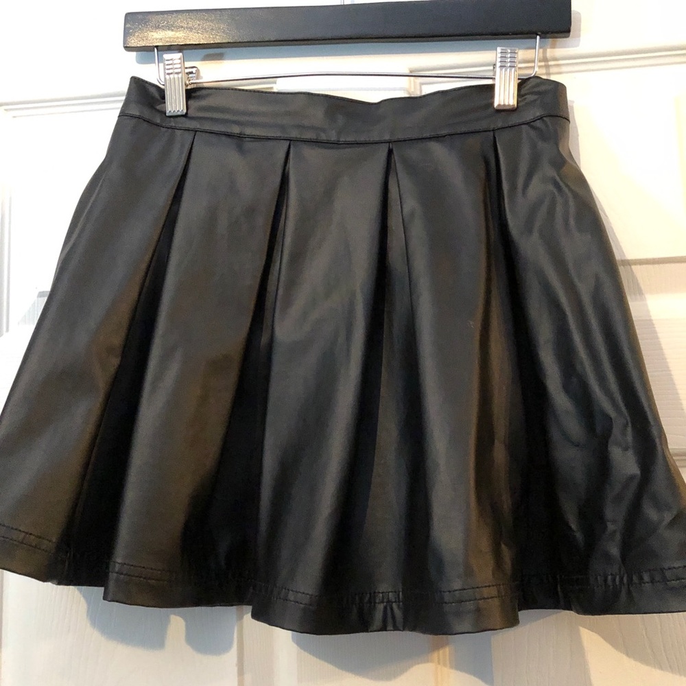 Vegan leather skirt pleated mini